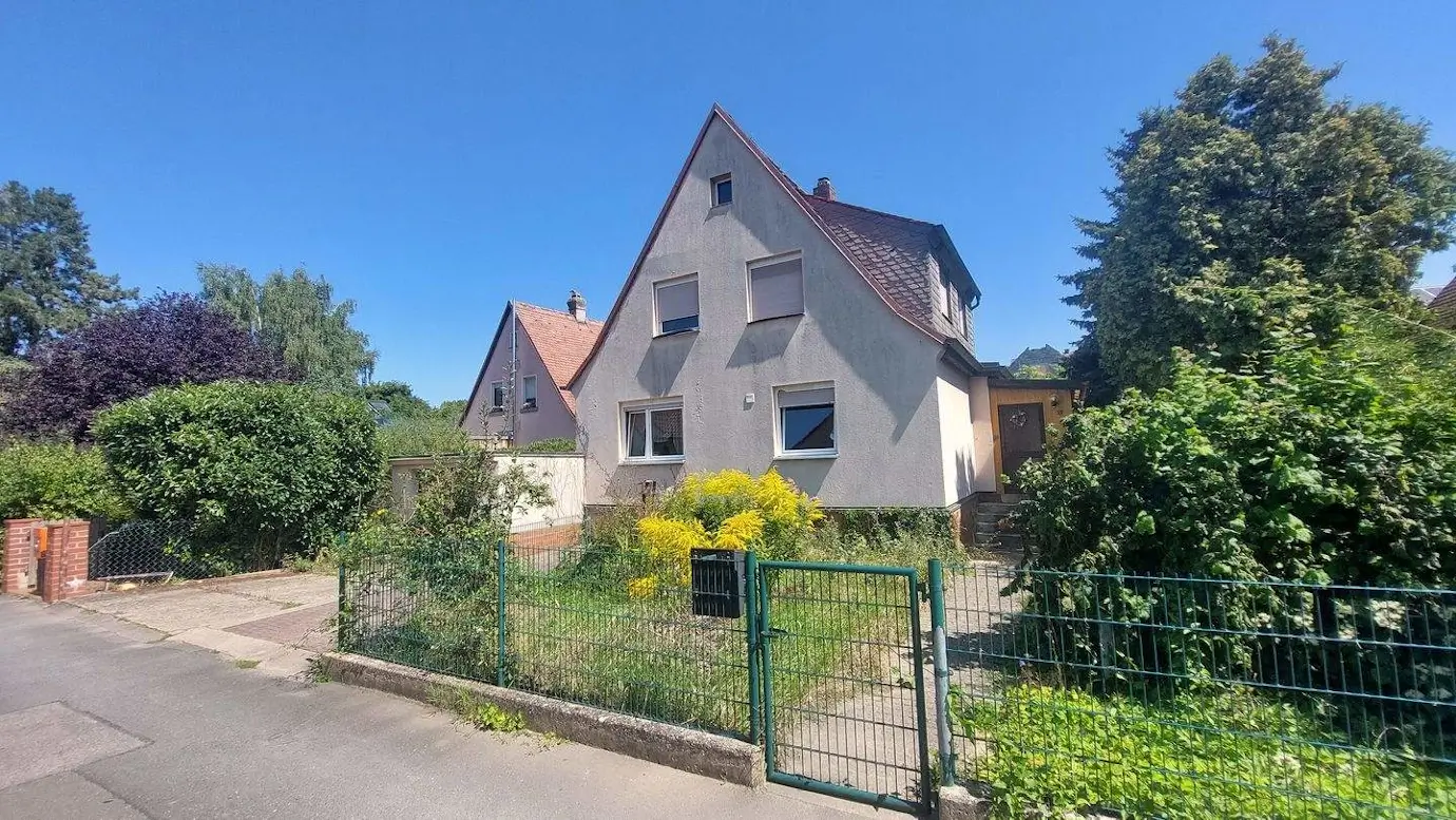 christian-fexer-immobilien-kitzingen_wohnhaus _in_kitzingen_zu_verkaufen_ansicht-gebäudevorderseite_2lamp5s christian-fexer-immobilien-kitzingen_wohnhaus _in_kitzingen_zu_verkaufen_ansicht-gebäudevorderseite_2lamp5s
